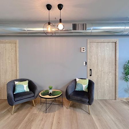The Pod Suite Hostel Blasco Валенсія Екстер'єр фото